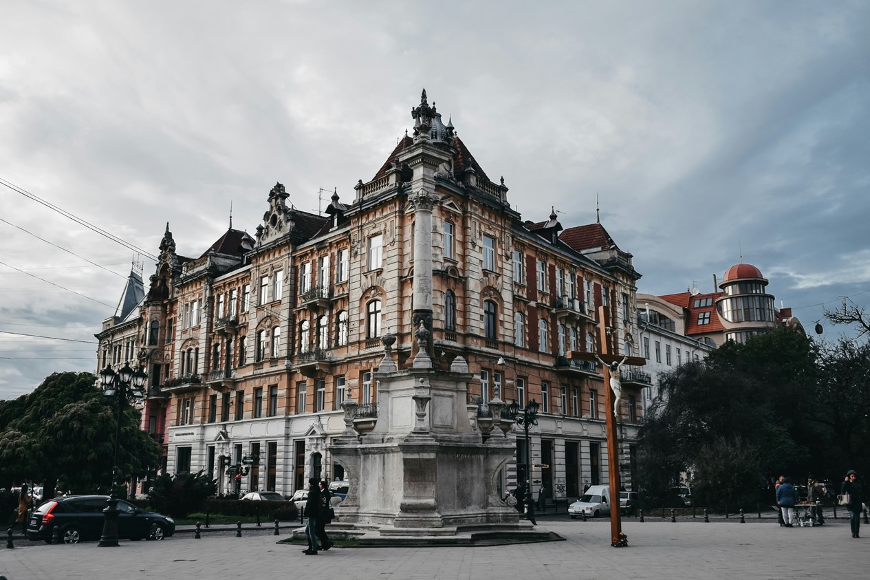 ВЕСНЯНИЙ ЛЬВІВ